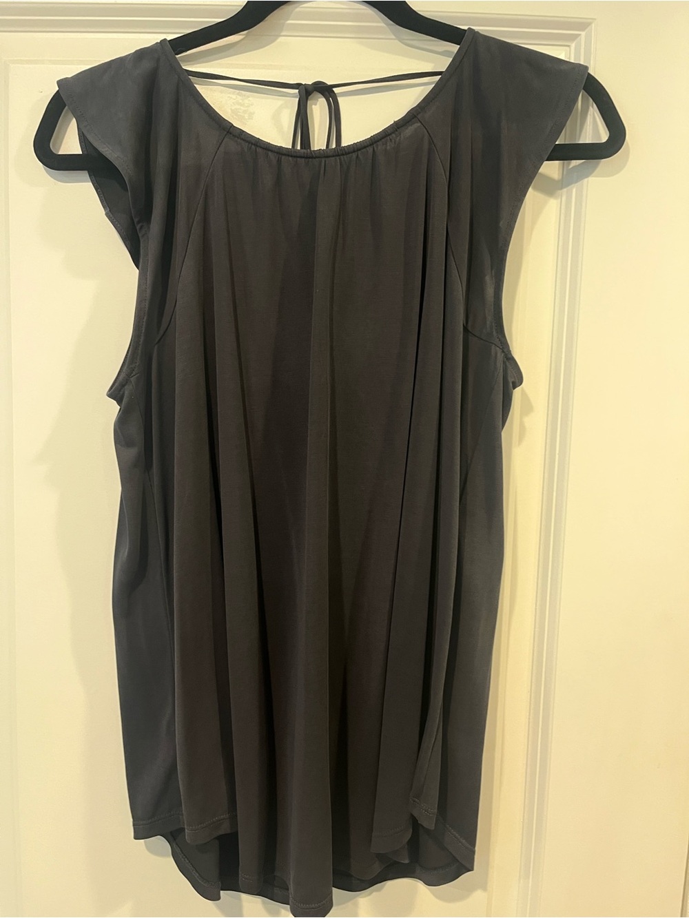 Women’s Ruffle Tie-Back Top - Picture 3 of 4